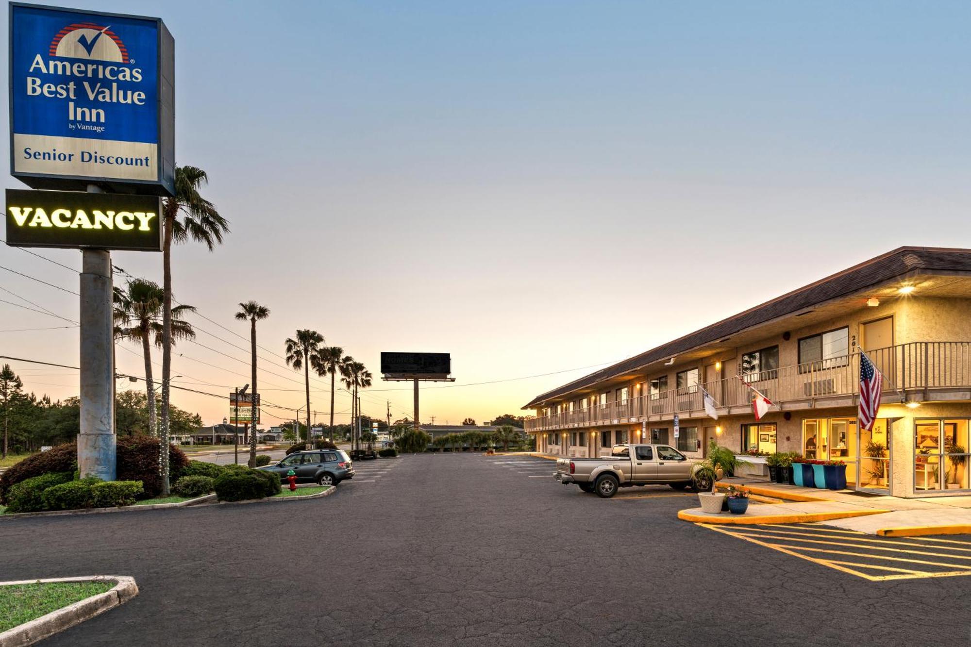 Americas Best Value Inn - Lake Stadt Exterior foto